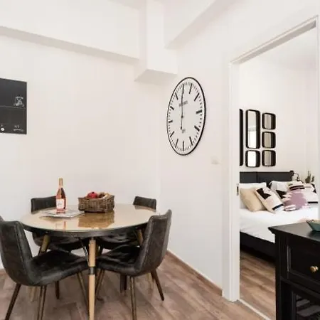 Ben Yehuda, 3 Lovely Flats In The Same Building Jérusalem Extérieur photo